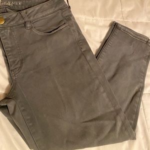 Grey cropped jeans